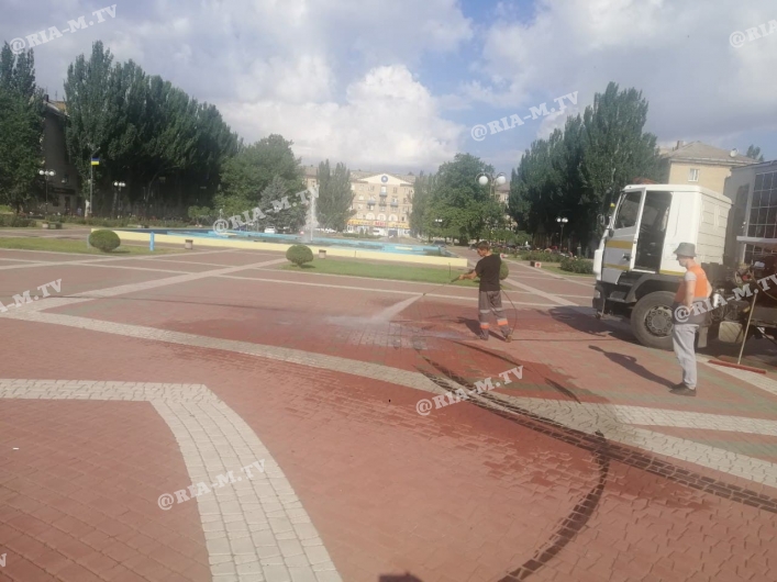 В Мелитополе дрифтера на Лексусе хотят заставить публично мыть площадь (фото, видео)